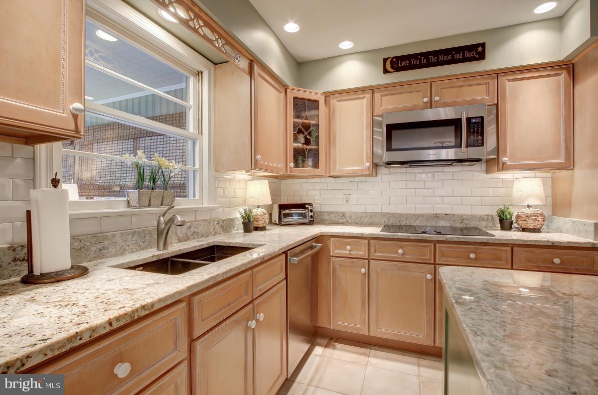 6588 Kelly Road Warrenton, VA 20187 - Photo 14 of 39 Double Sink and New Granite, Built in Microwave