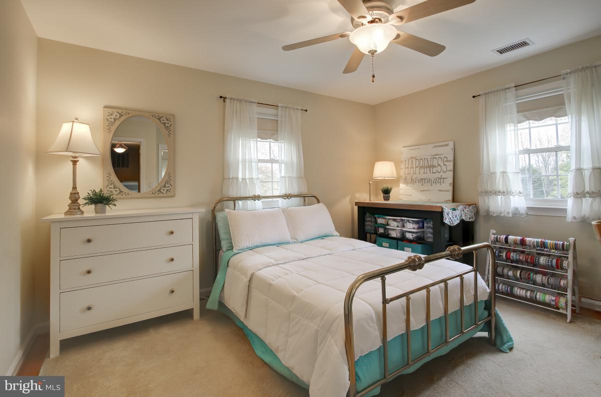 6588 Kelly Road Warrenton, VA 20187 - Photo 20 of 39 Guest Bedroom with Ceiling Fan