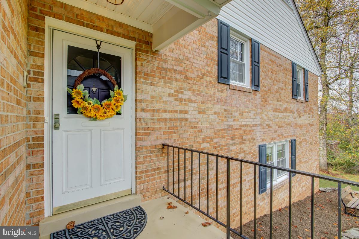6588 Kelly Road Warrenton, VA 20187 - Photo 3 of 39 Three Side Brick