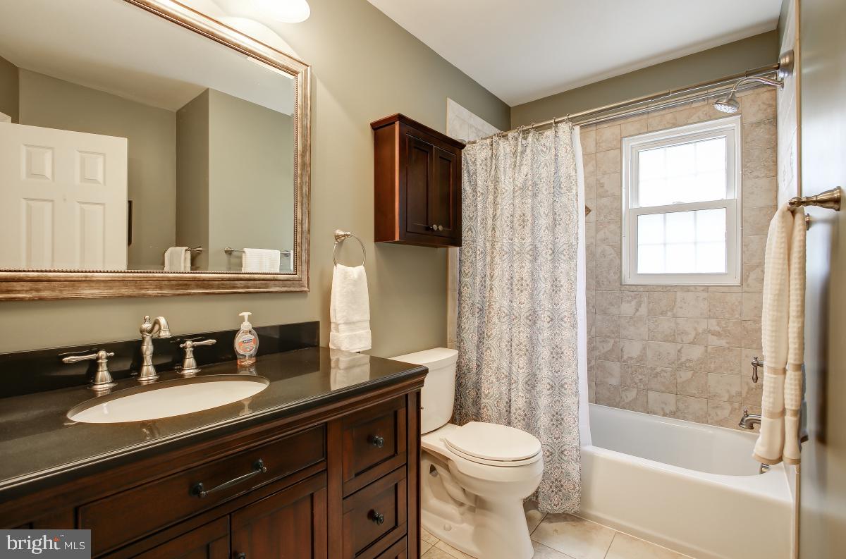 6588 Kelly Road Warrenton, VA 20187 - Photo 21 of 39 UPdated Hall Bath