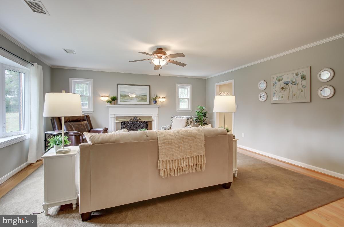 6588 Kelly Road Warrenton, VA 20187 - Photo 4 of 39 Hardwood Floors; Spacious Living Room