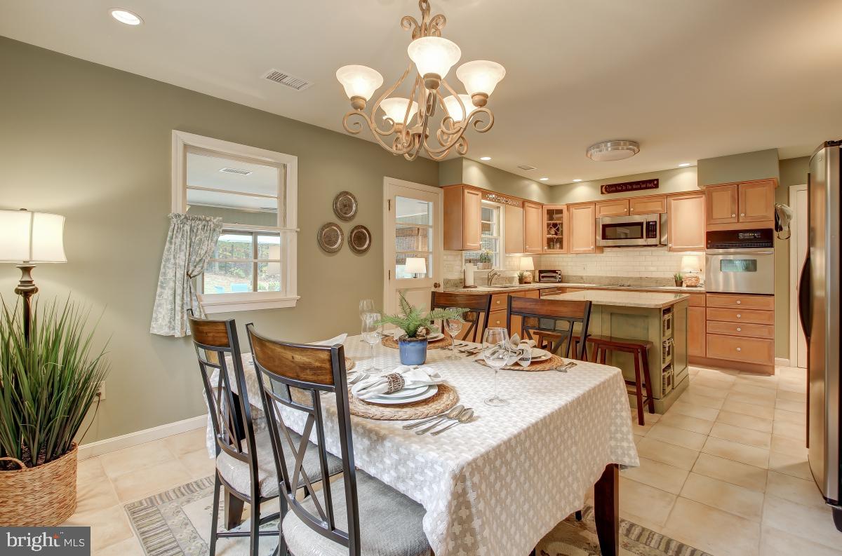 6588 Kelly Road Warrenton, VA 20187 - Photo 9 of 39 Dining Area