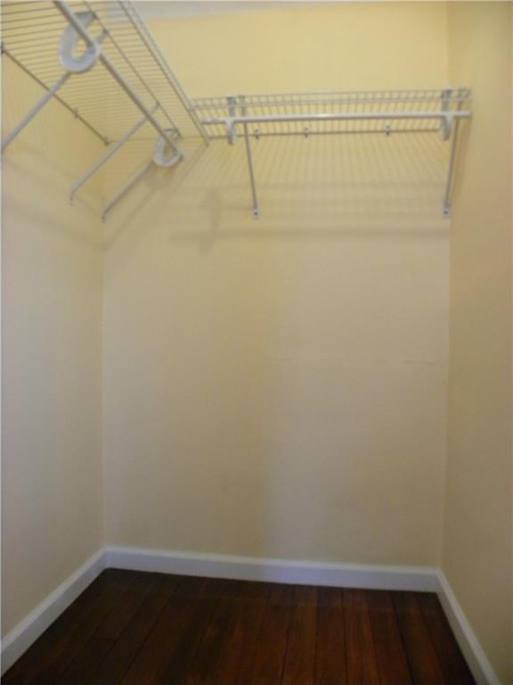 624 Highview Road Pittsburgh, PA 15234 - Photo 11 of 22 Master bedroom walk-in