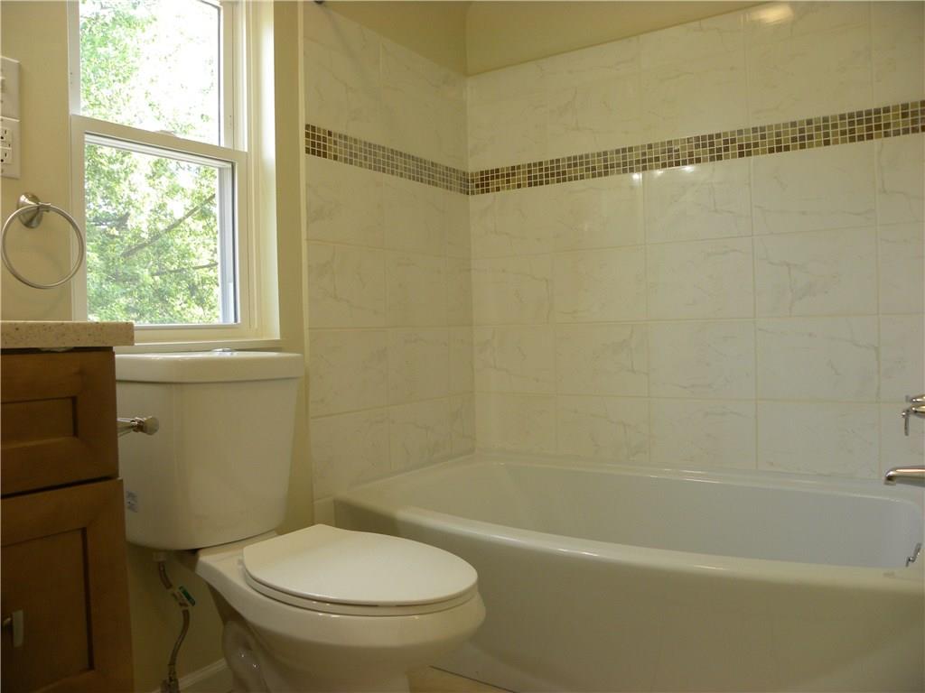 624 Highview Road Pittsburgh, PA 15234 - Photo 16 of 22 Full bathroom