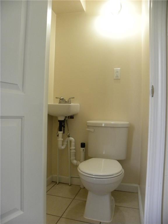 624 Highview Road Pittsburgh, PA 15234 - Photo 17 of 22 First floor powder room