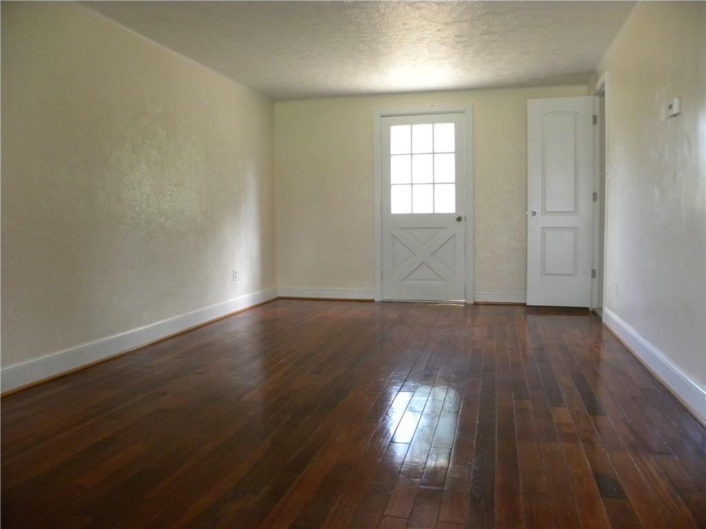 624 Highview Road Pittsburgh, PA 15234 - Photo 3 of 22 Bright and shiny living room