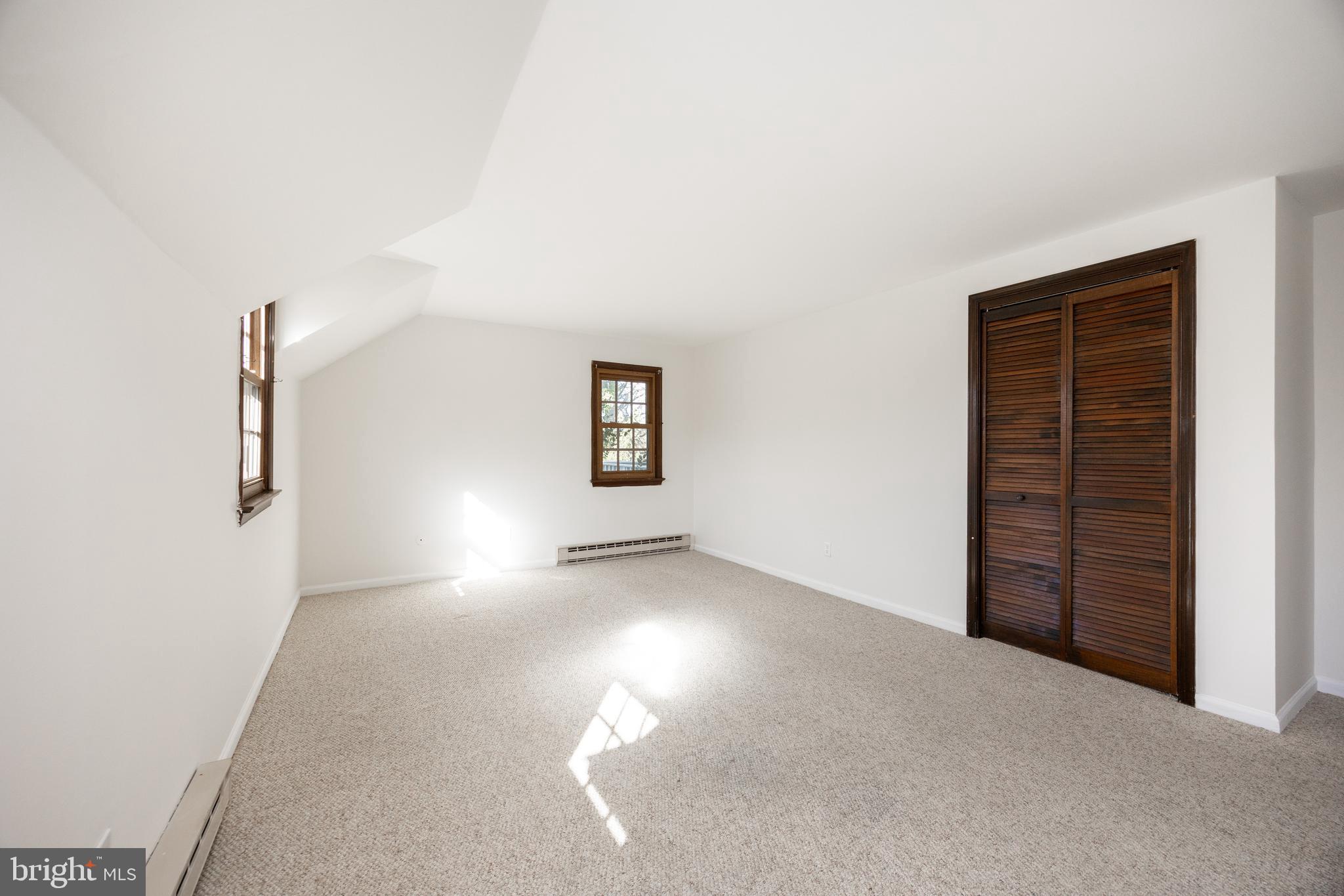 800 Scholl Road Pottstown, PA 19465 - Photo 32 of 49 an empty room with windows