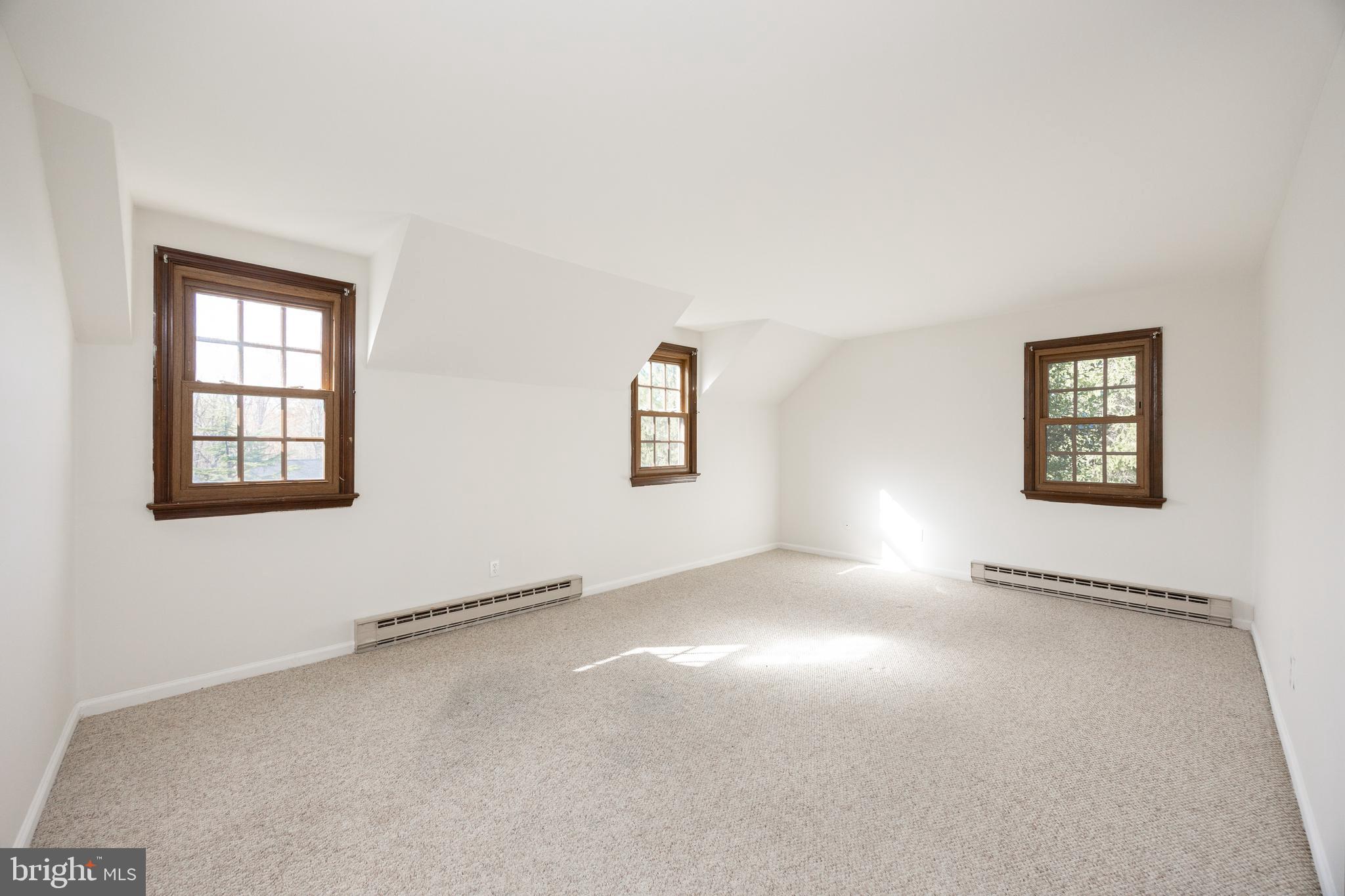 800 Scholl Road Pottstown, PA 19465 - Photo 33 of 49 an empty room with windows