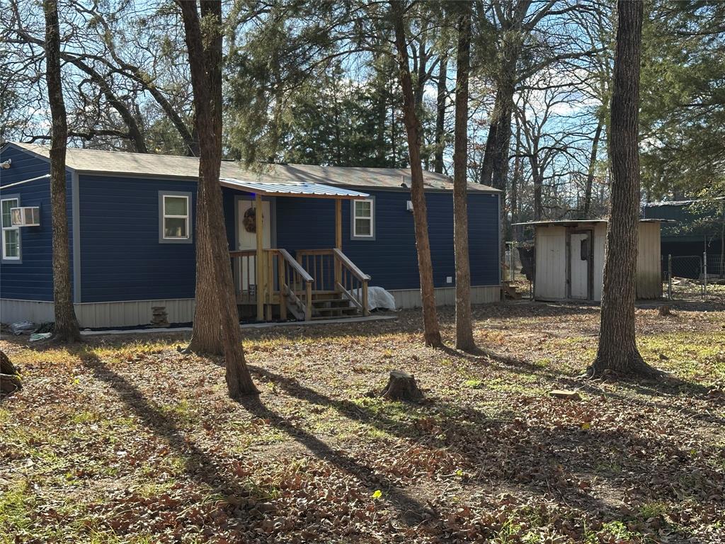 a view of a barn in the middle of a yard