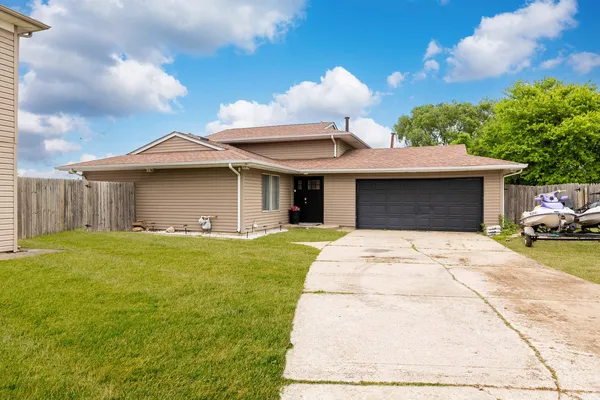 $390,000 | 825 Copley Lane, Joliet, IL 60431