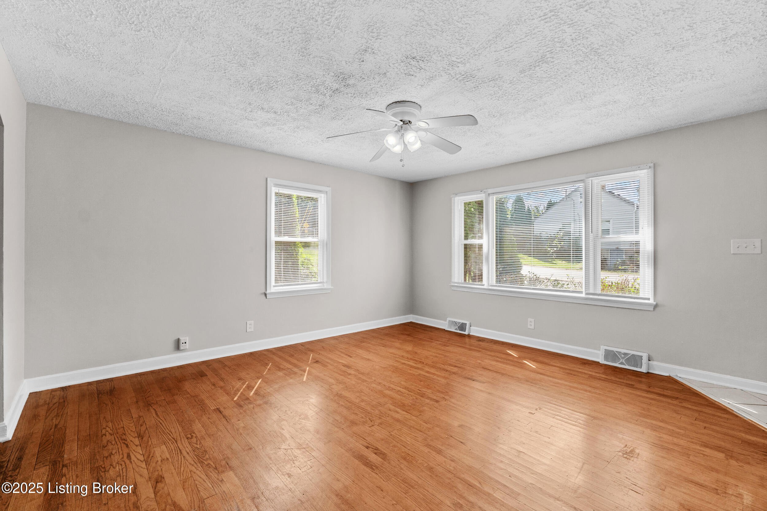 3425 Maple Road Louisville, KY 40299 - Photo 11 of 39 Natural lights!