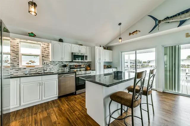 $3,500 | 16542 East Bayside Way, Galveston, TX 77554