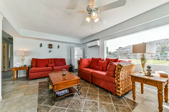 $3,500 | 16542 East Bayside Way, Galveston, TX 77554