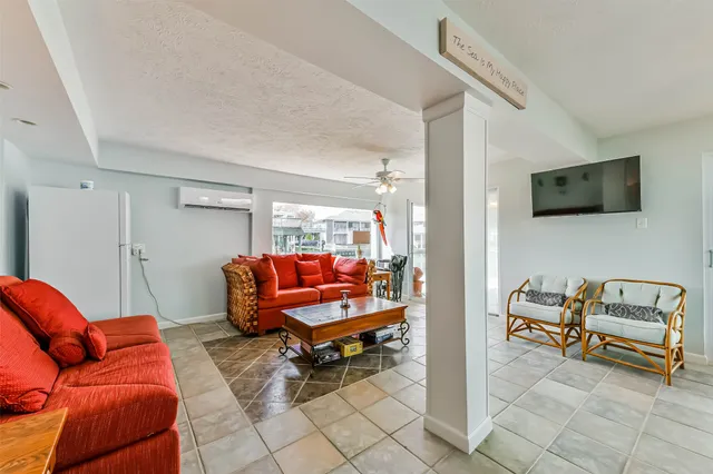 $3,500 | 16542 East Bayside Way, Galveston, TX 77554