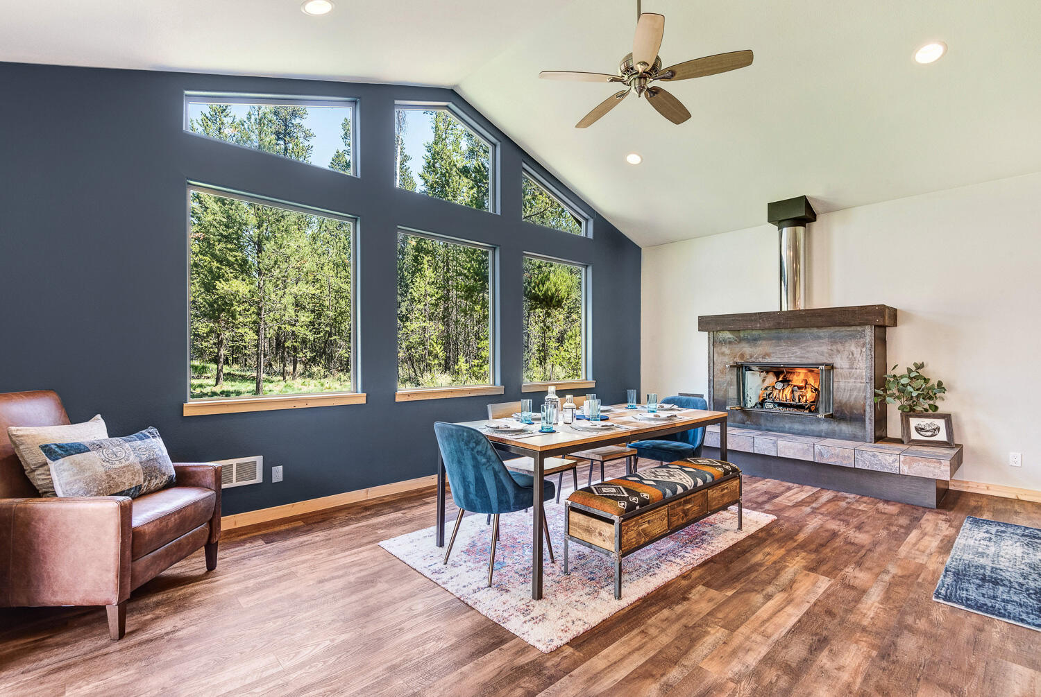 17256 Tholstrup Road Bend, OR 97707 - Photo 11 of 28 Dining area