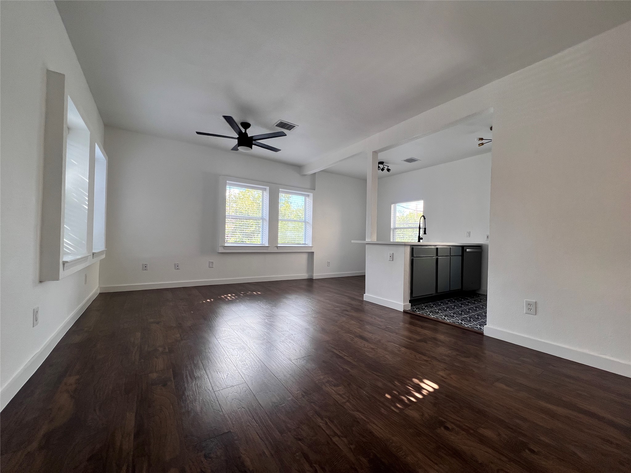 415 Fairview Street, Unit 6 Houston, TX 77006 - Photo 4 of 11 an empty room with wooden floor a ceiling fan and windows