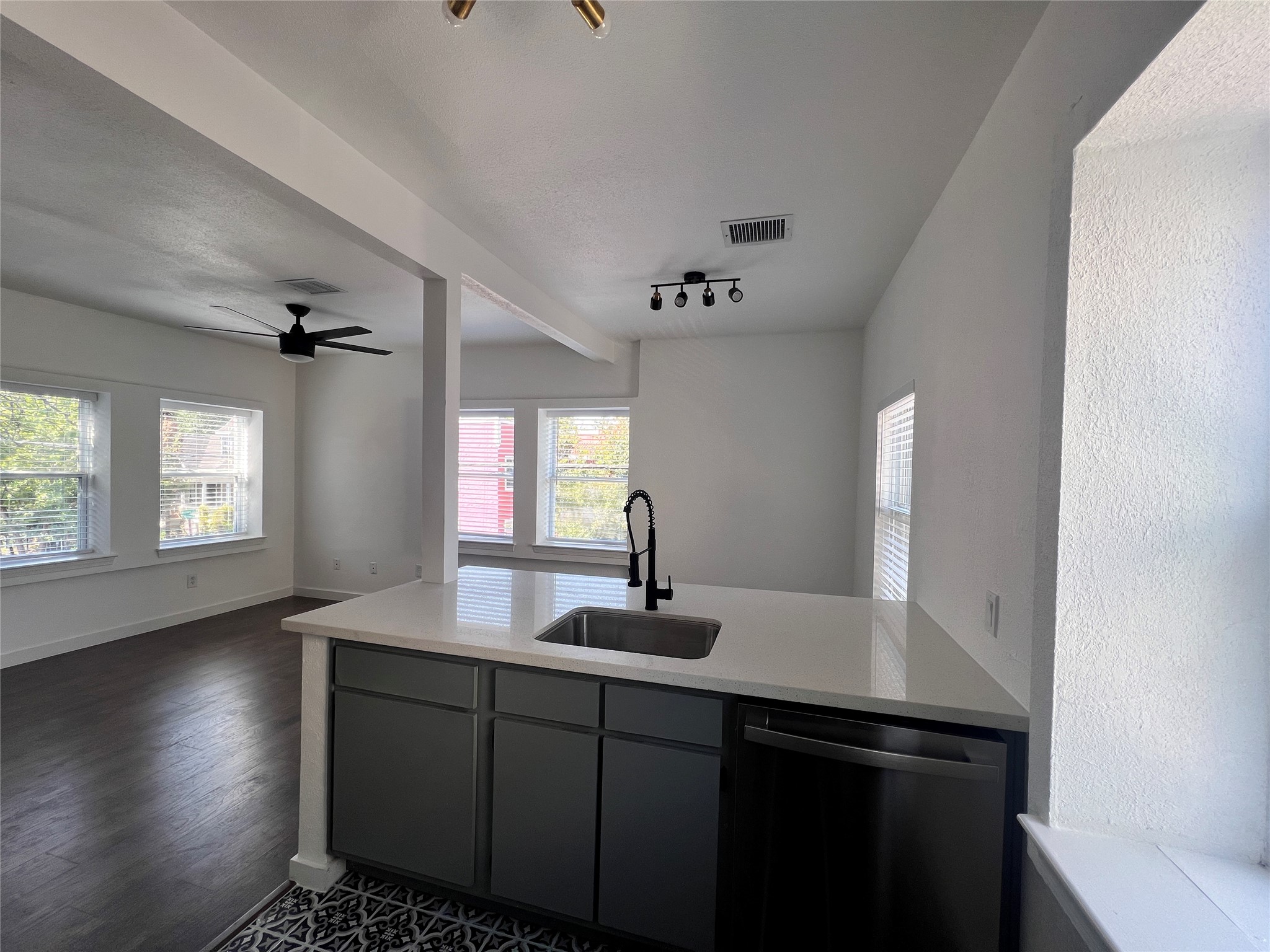 415 Fairview Street, Unit 6 Houston, TX 77006 - Photo 8 of 11 a bathroom with a sink and a mirror
