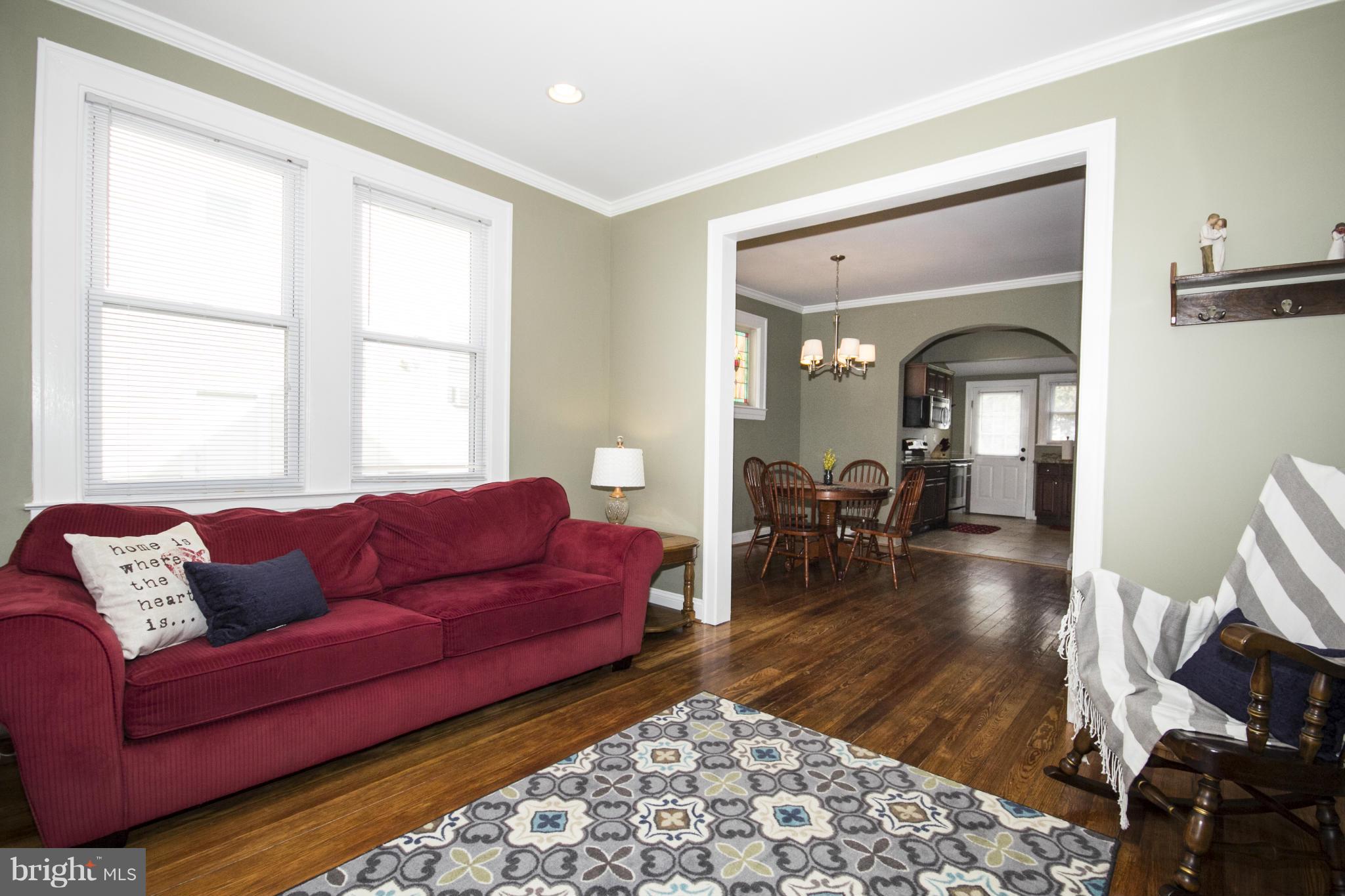 4512 Raspe Avenue Baltimore, MD 21206 - Photo 4 of 25 Living Room