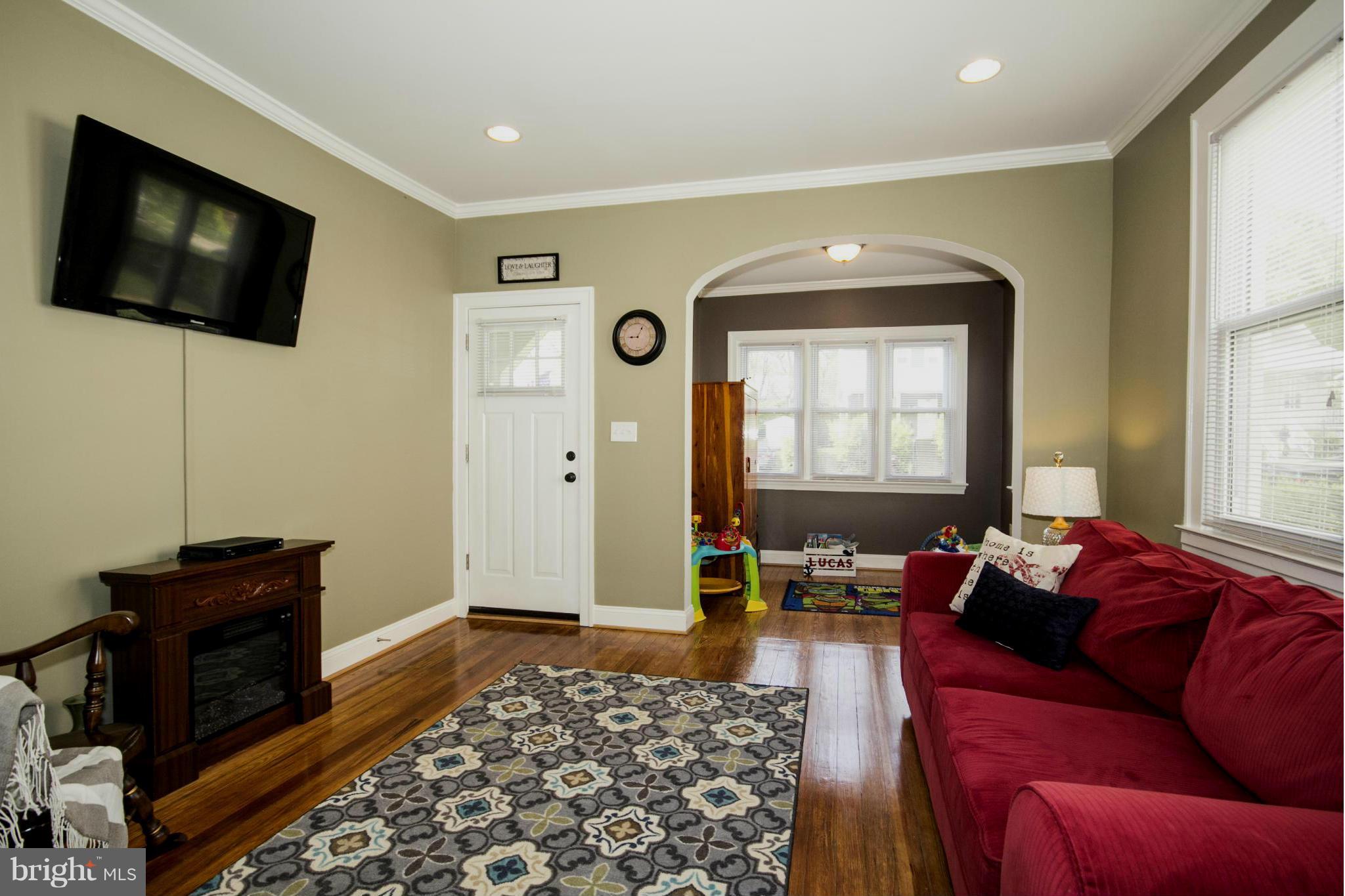 4512 Raspe Avenue Baltimore, MD 21206 - Photo 5 of 25 Living Room