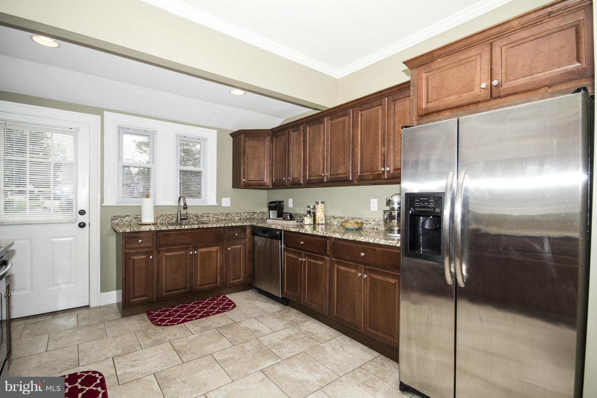 4512 Raspe Avenue Baltimore, MD 21206 - Photo 8 of 25 Kitchen