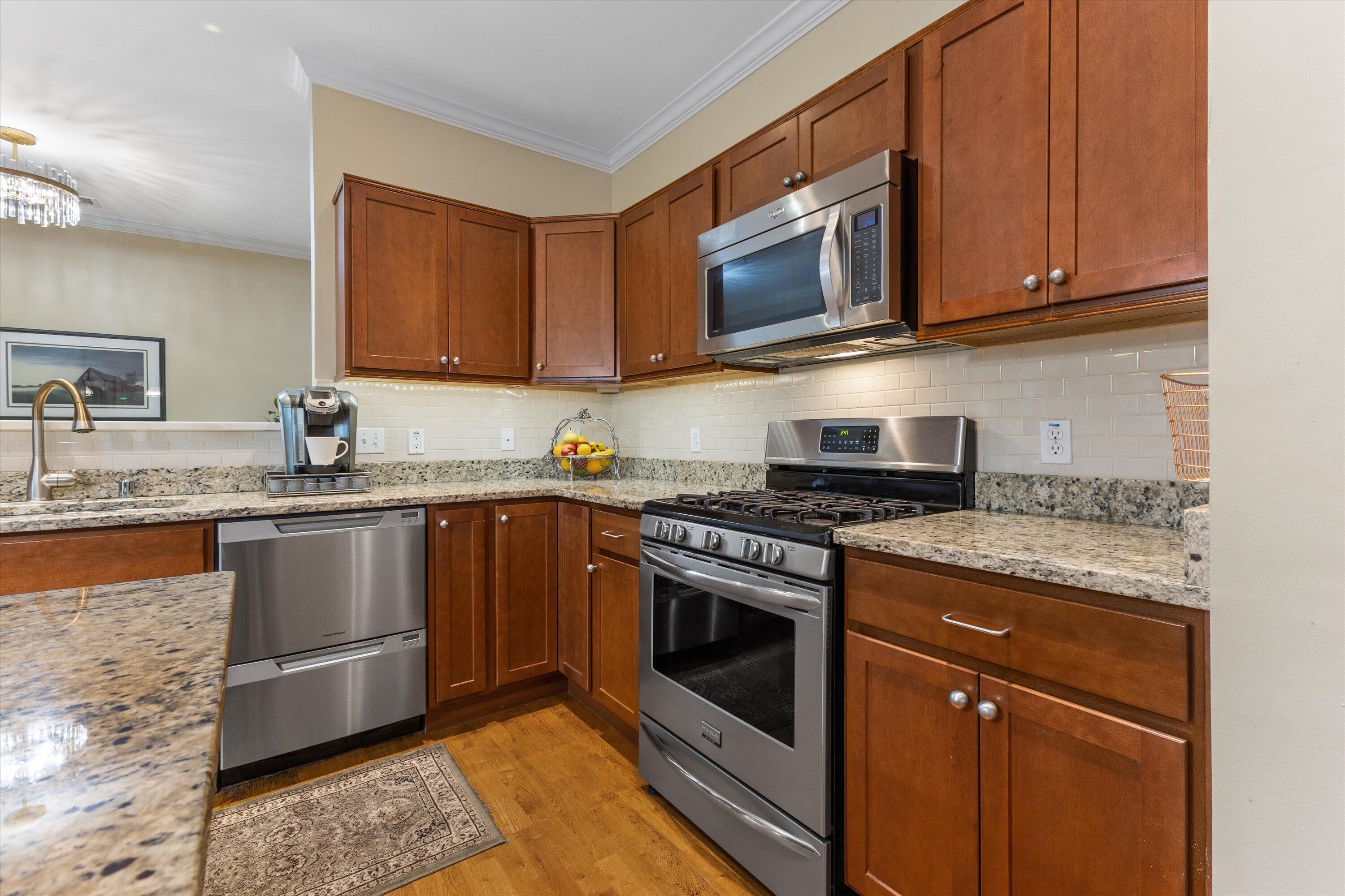 4 Gas Light Drive, Unit 111 Racine, WI 53403 - Photo 10 of 31 Kitchen