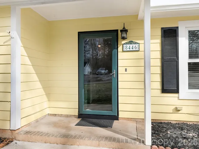 a view of entrance door of the house