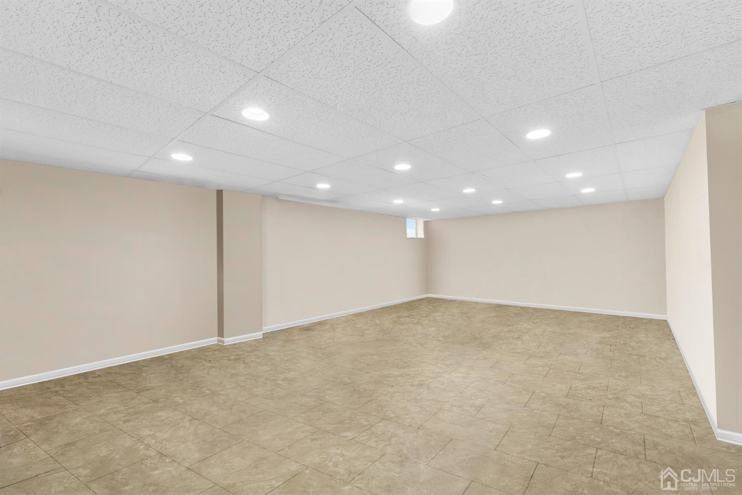 417 Ridge Road Dayton, NJ 08810 - Photo 26 of 37 an empty room with window
