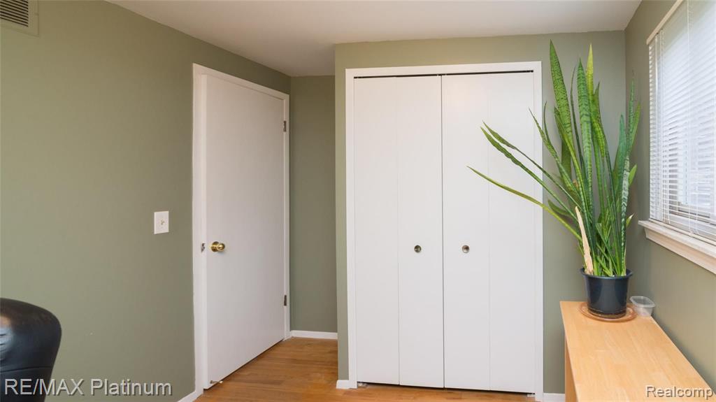 18571 Gill Road Livonia, MI 48152 - Photo 28 of 48