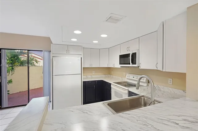 $2,190 | 3208 San Remo Circle, Homestead, FL 33035