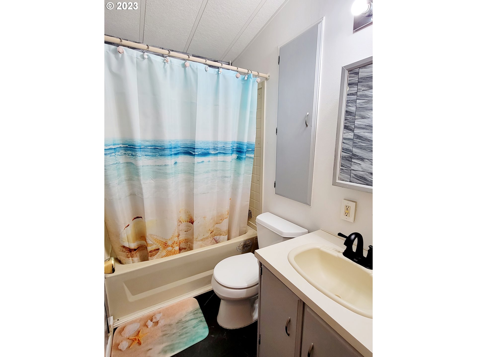 19921 Whaleshead Road, Unit M3 Brookings, OR 97415 - Photo 23 of 37 Bathroom