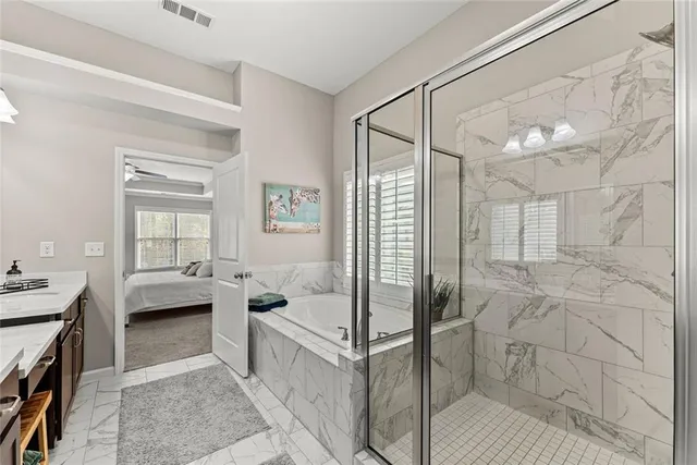 a en suite bathroom with a double vanity sink and mirror