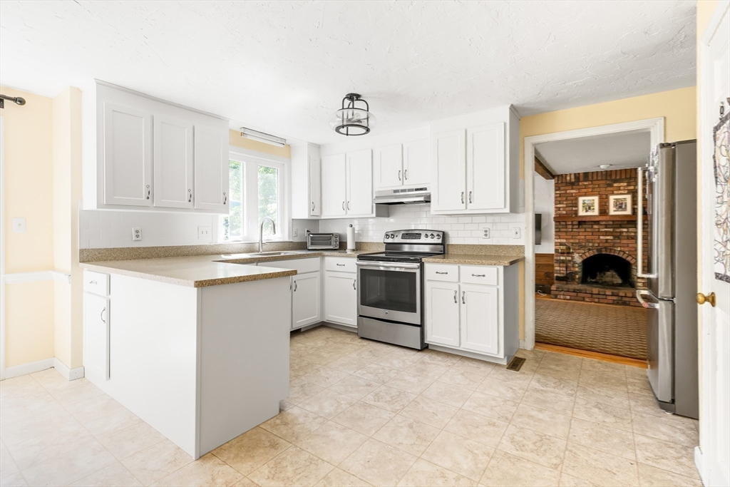 2 Towne Lyne Road Sherborn, MA 01770 - Photo 8 of 35 Gallery Image 8