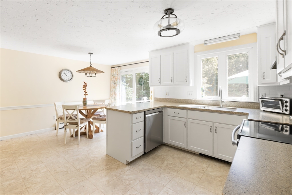 2 Towne Lyne Road Sherborn, MA 01770 - Photo 9 of 35 Gallery Image 9