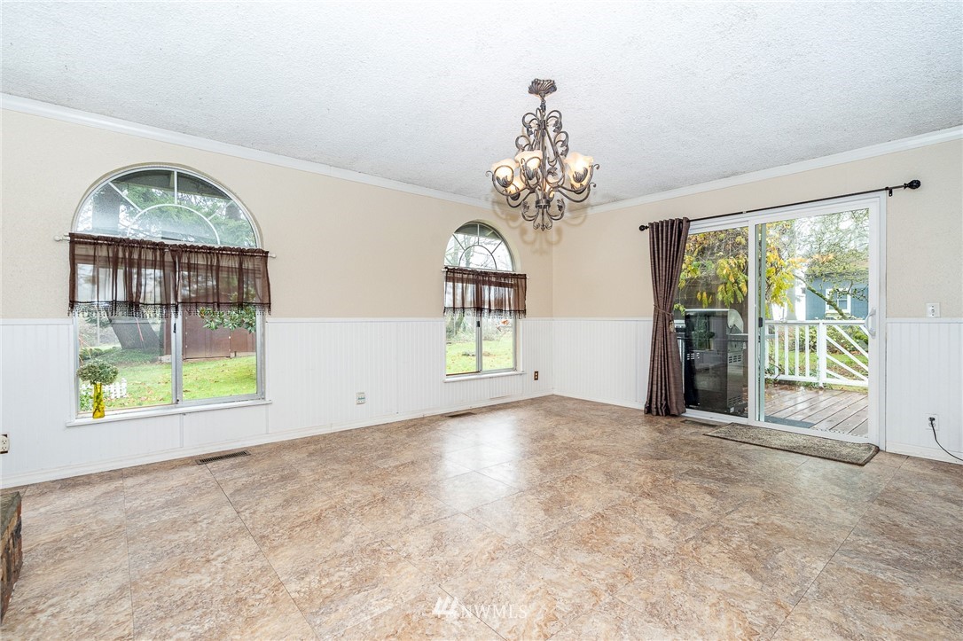 180 Winter Road Winlock, WA 98596 - Photo 15 of 40 a view of an empty room with windows