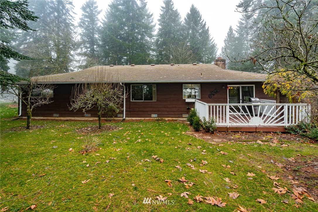 180 Winter Road Winlock, WA 98596 - Photo 19 of 40 a front view of a house with garden