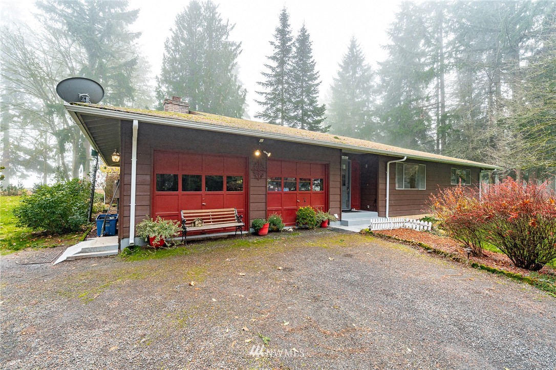 180 Winter Road Winlock, WA 98596 - Photo 33 of 40 a view of a house with a yard and large tree