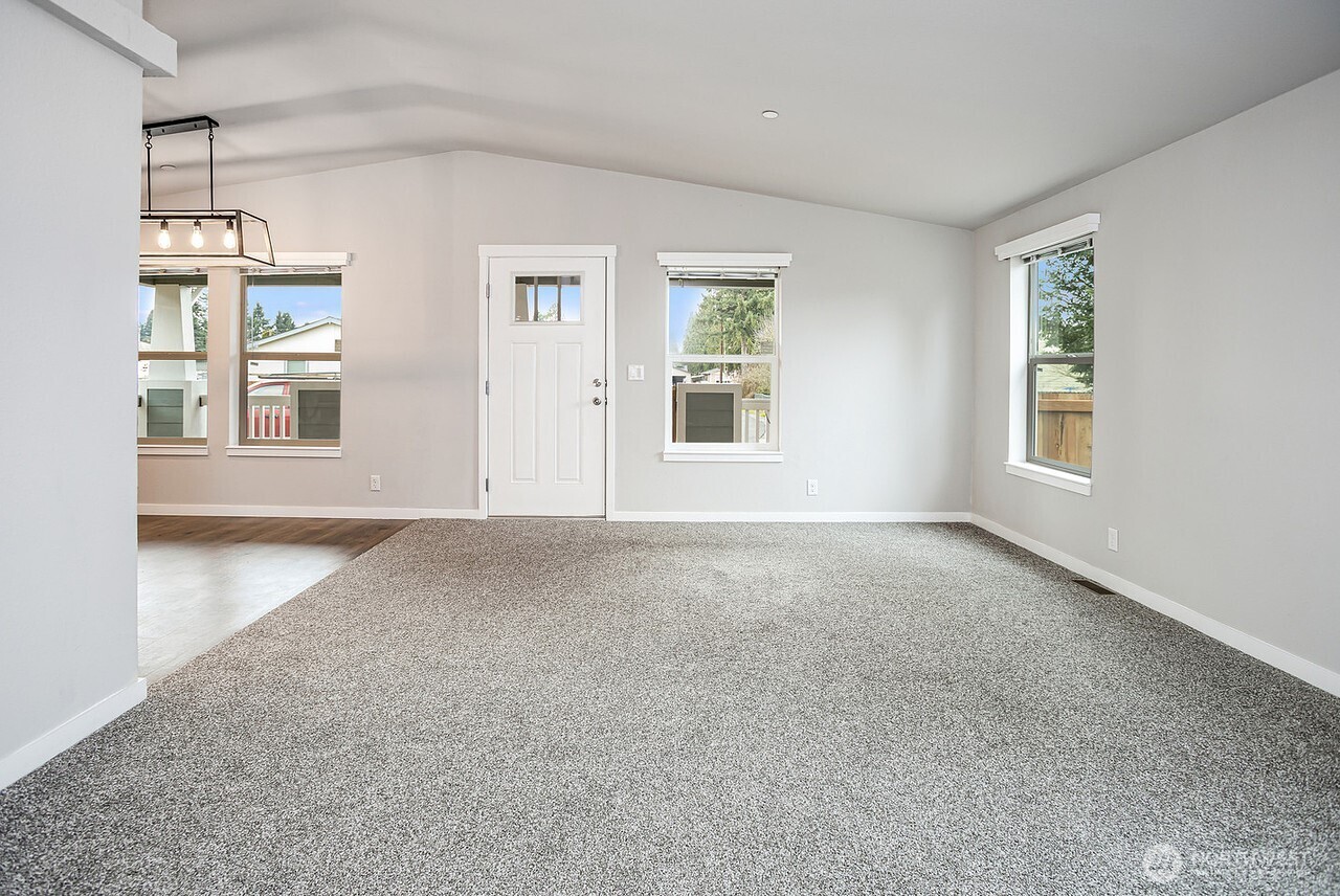 3344 Pine Street Longview, WA 98632 - Photo 2 of 22