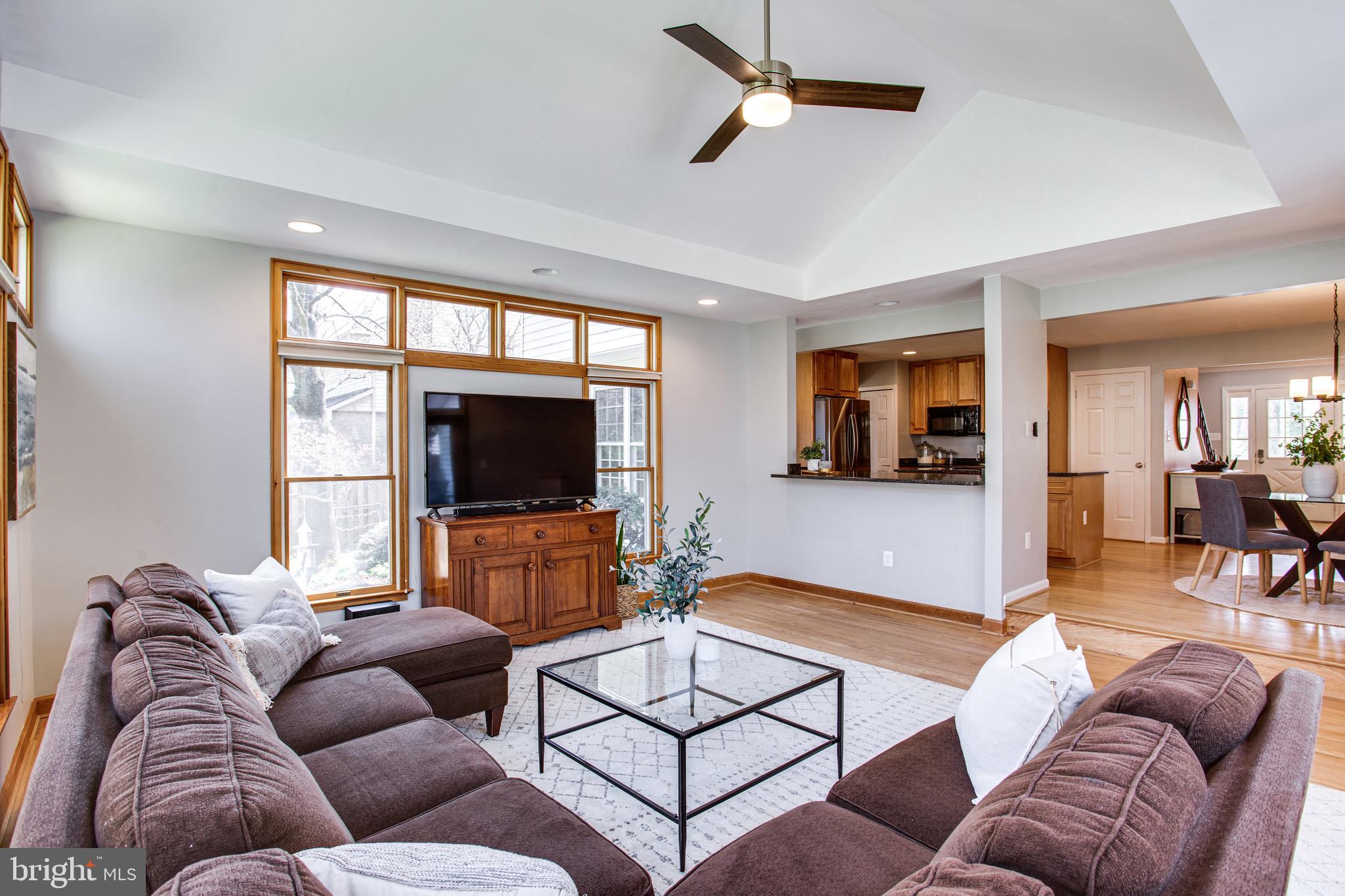 2714 Glencroft Road Vienna, VA 22181 - Photo 11 of 45 Vaulted Ceilings