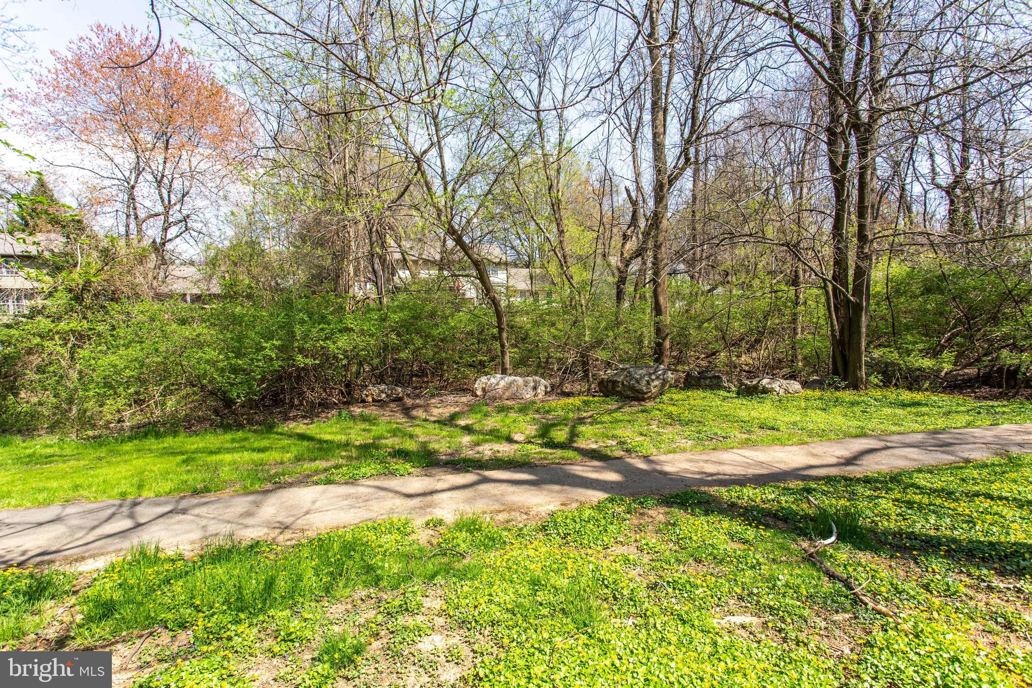 2714 Glencroft Road Vienna, VA 22181 - Photo 45 of 45 Neighborhood Walking Path