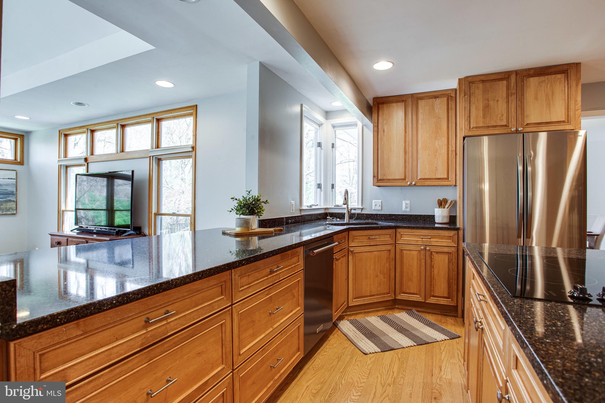 2714 Glencroft Road Vienna, VA 22181 - Photo 6 of 45 Sleek Granite Countertops