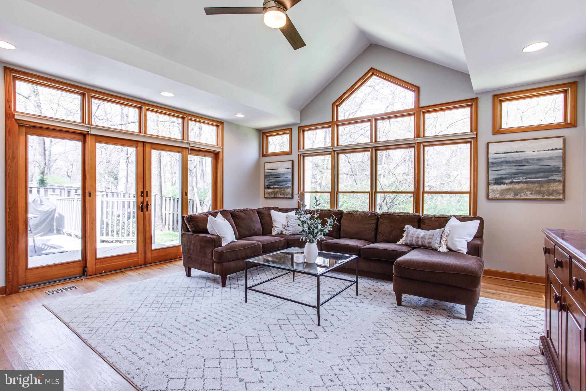 2714 Glencroft Road Vienna, VA 22181 - Photo 9 of 45 Floor-to-Ceiling Windows