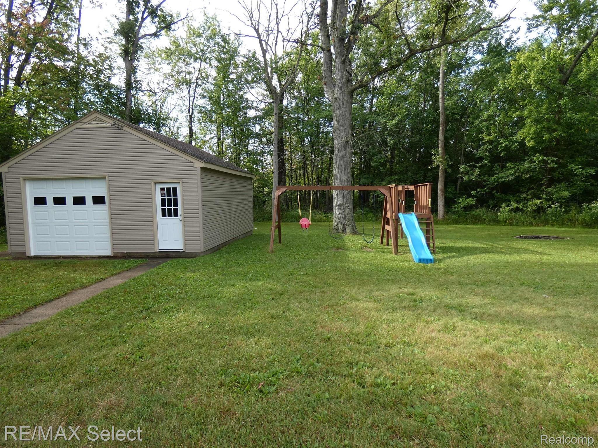 2009 Wiggins Road Fenton, MI 48430 - Photo 4 of 30 2009 Wiggins 006.JPG