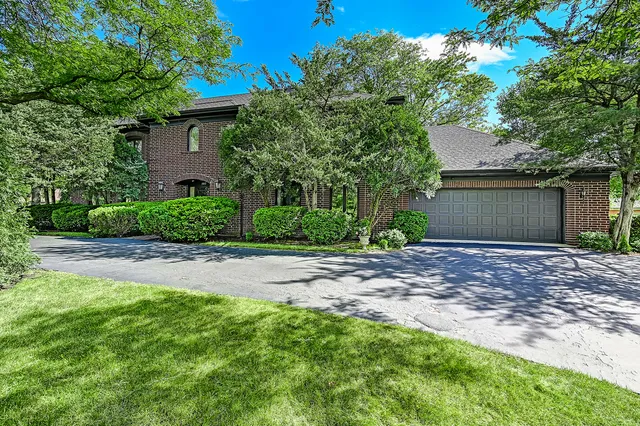 $1,100,000 | 107 Stirrup Lane, Burr Ridge, IL 60527