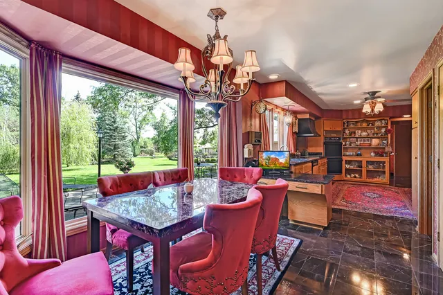 $1,100,000 | 107 Stirrup Lane, Burr Ridge, IL 60527