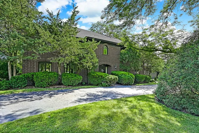 $1,100,000 | 107 Stirrup Lane, Burr Ridge, IL 60527