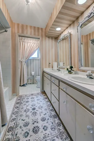 $1,100,000 | 107 Stirrup Lane, Burr Ridge, IL 60527