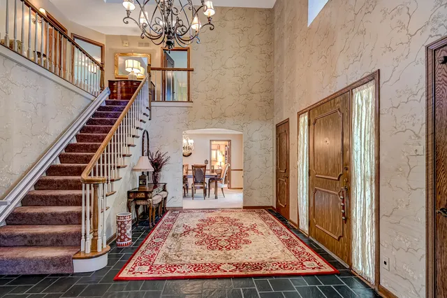 $1,100,000 | 107 Stirrup Lane, Burr Ridge, IL 60527