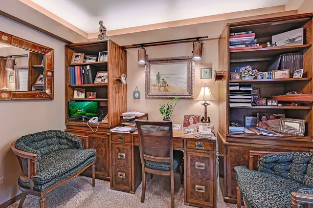 $1,100,000 | 107 Stirrup Lane, Burr Ridge, IL 60527