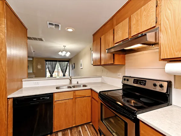 $1,800 | 7122 Wood Hollow Drive, Unit 51, Austin, TX 78731