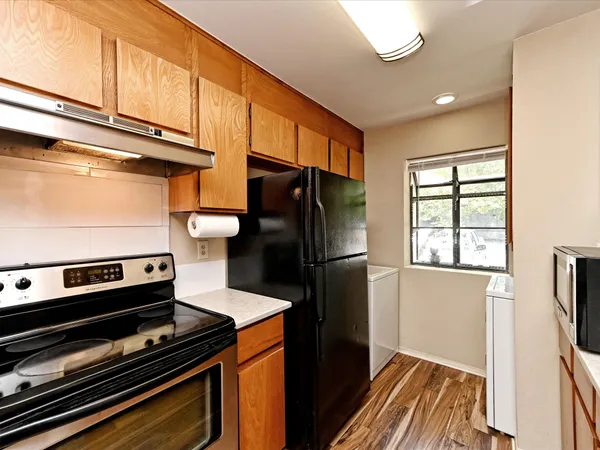 $1,800 | 7122 Wood Hollow Drive, Unit 51, Austin, TX 78731